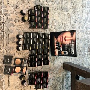Cailyn mineral make up powders + application brush: Foundation, bronzer, & blush